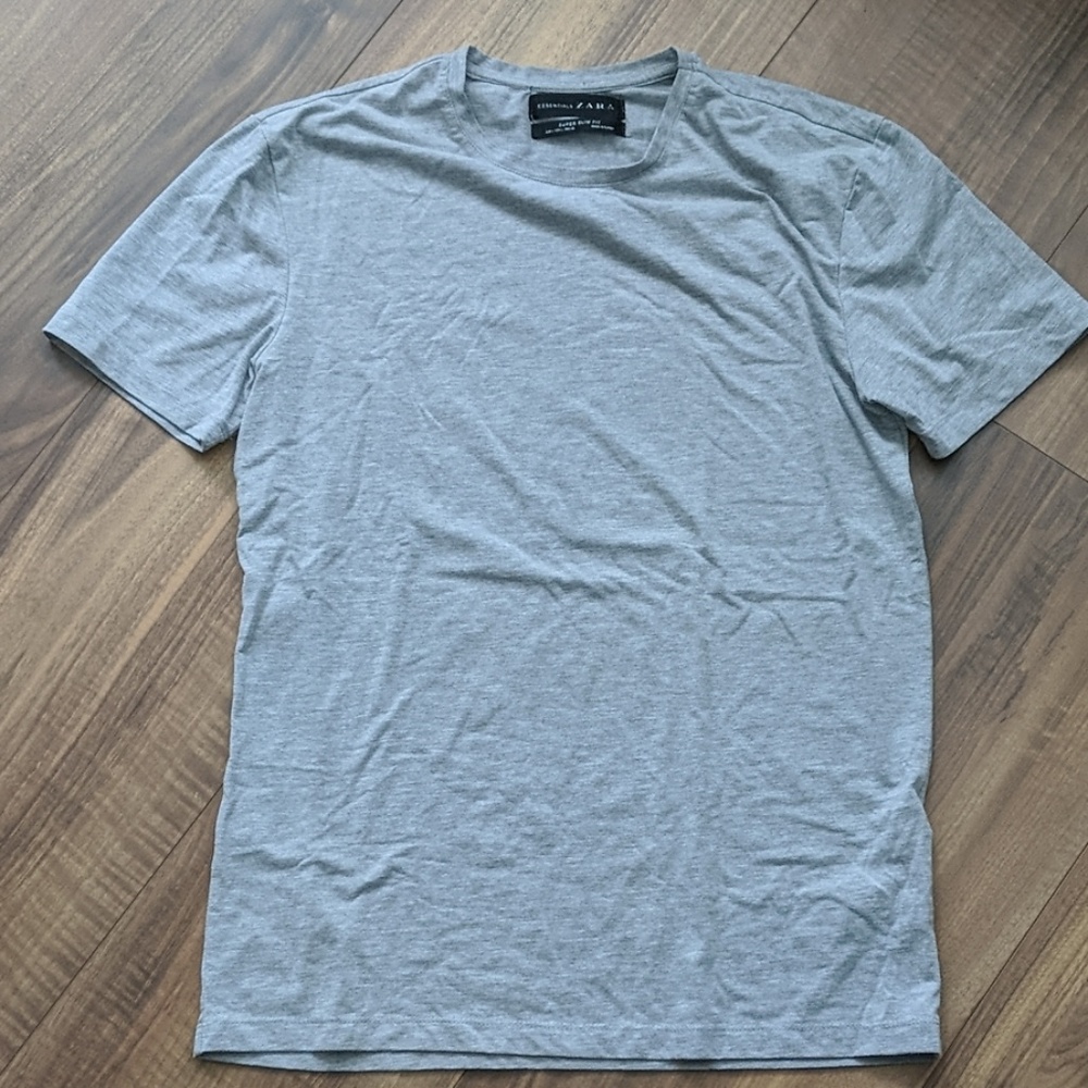 6/$25 Men's Zara Grey T-shirt